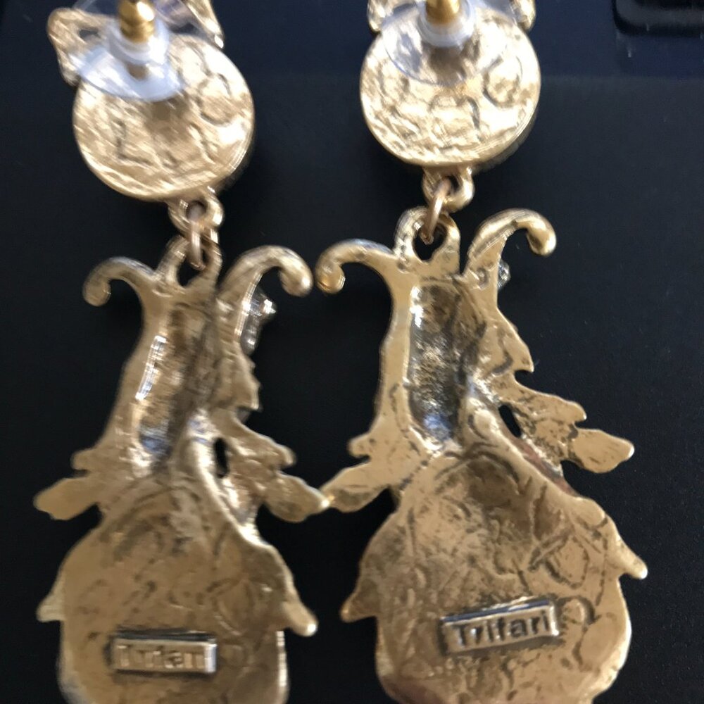Vintage Trifari Metal Angel Red Carnelian Earrings - Picture 2 of 2